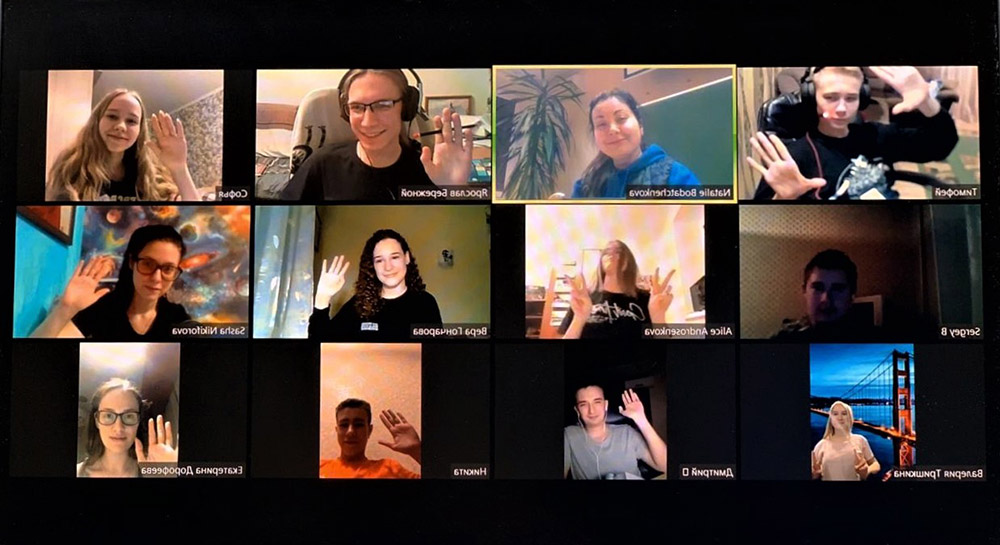 В онлайн разговорном клубе принимают активное участие студенты из США, Греции, Германии и Ирландии. 